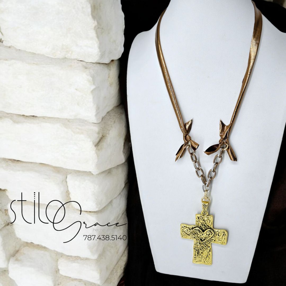 "Collar en licra y cadena de aluminio Fé" "Lycra necklace and aluminum chain Fé"