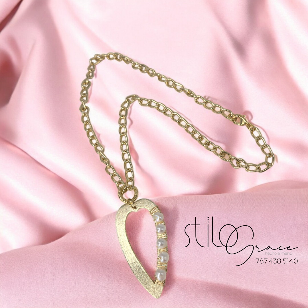 "Collar con corazón alambrado con perlas Melania" "Necklace with wired heart with pearls Melania"